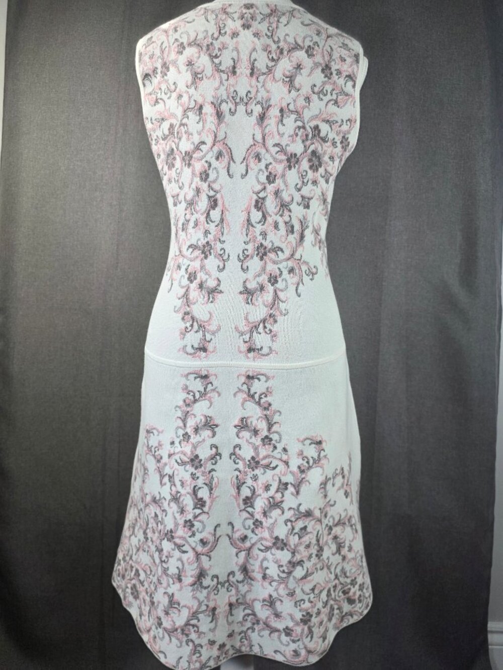 BCBG Maxazria Wilma Knit Fit & Flare Dress Sleeveless Floral Size Medium - Picture 3 of 8